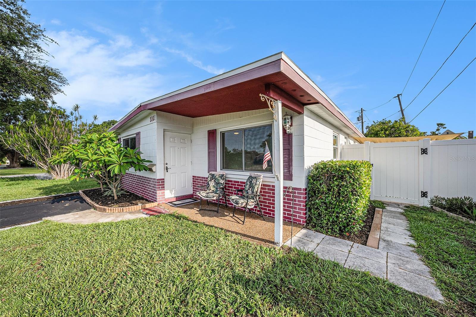 Single Family Residence em ST PETERSBURG, FL - Daniel Dourado