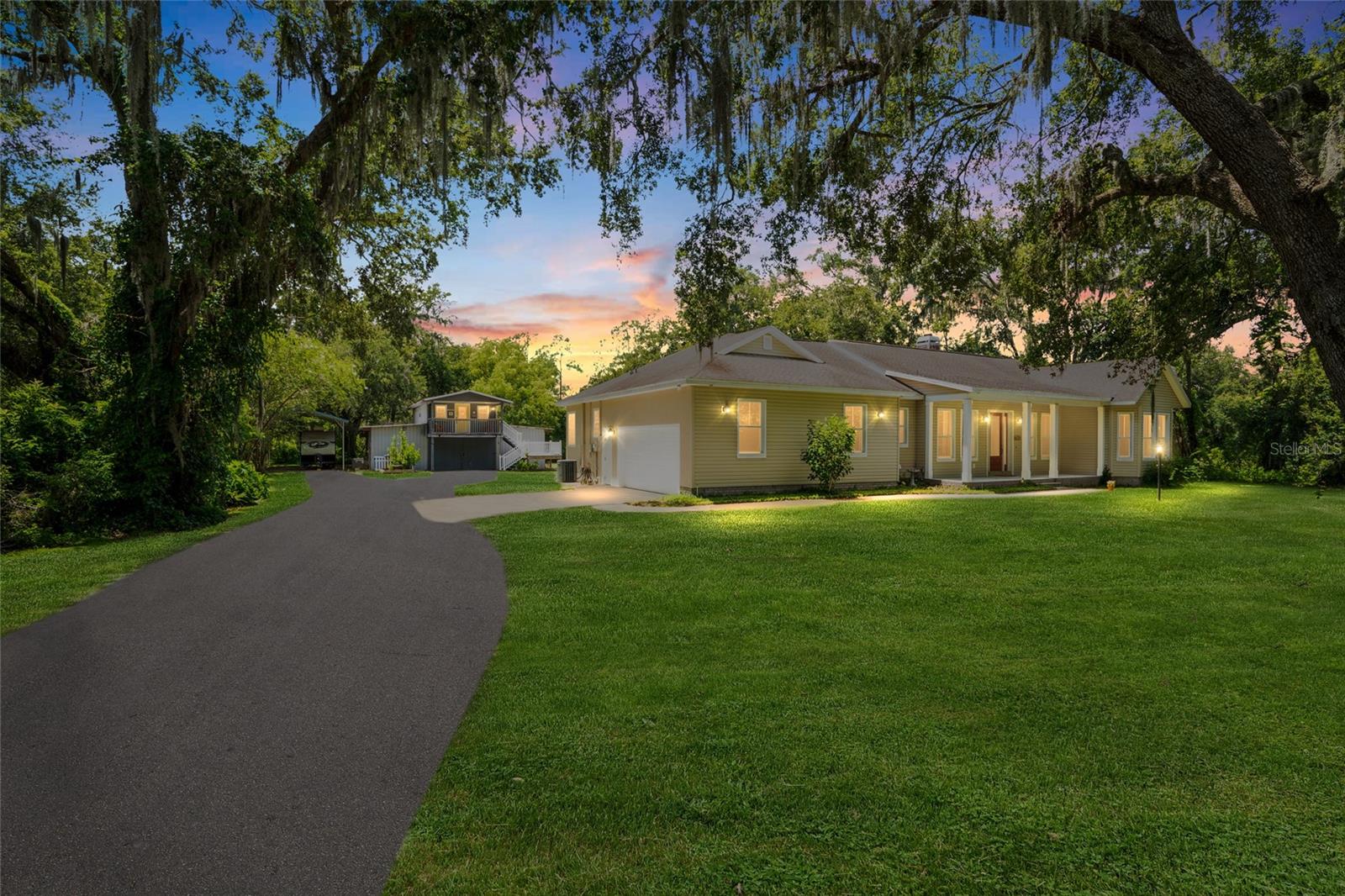 Single Family Residence in PLANT CITY, FL - Daniel Dourado