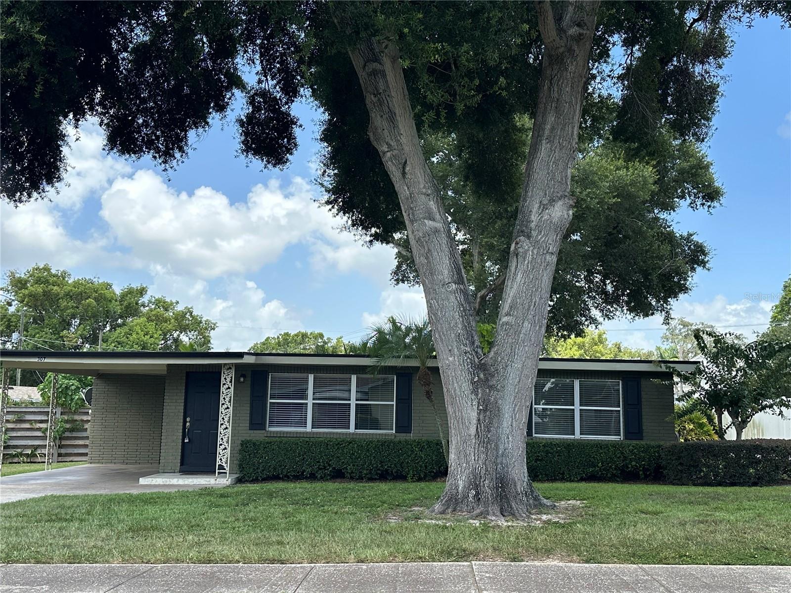Single Family Residence in AUBURNDALE, FL - Daniel Dourado