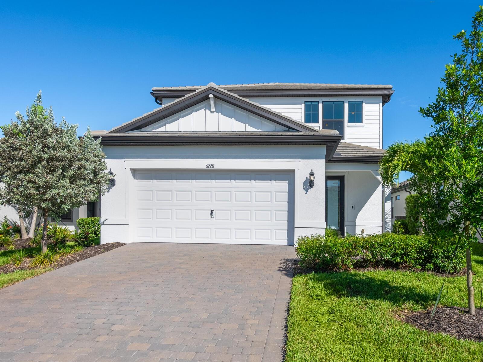Single Family Residence in LAKEWOOD RANCH, FL - Daniel Dourado