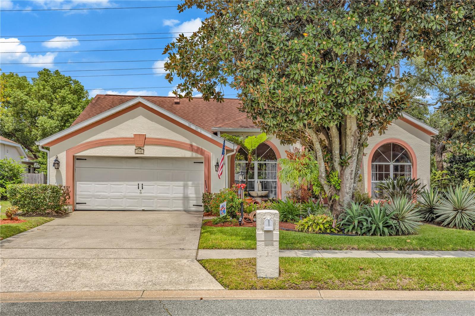 Single Family Residence em OVIEDO, FL - Daniel Dourado