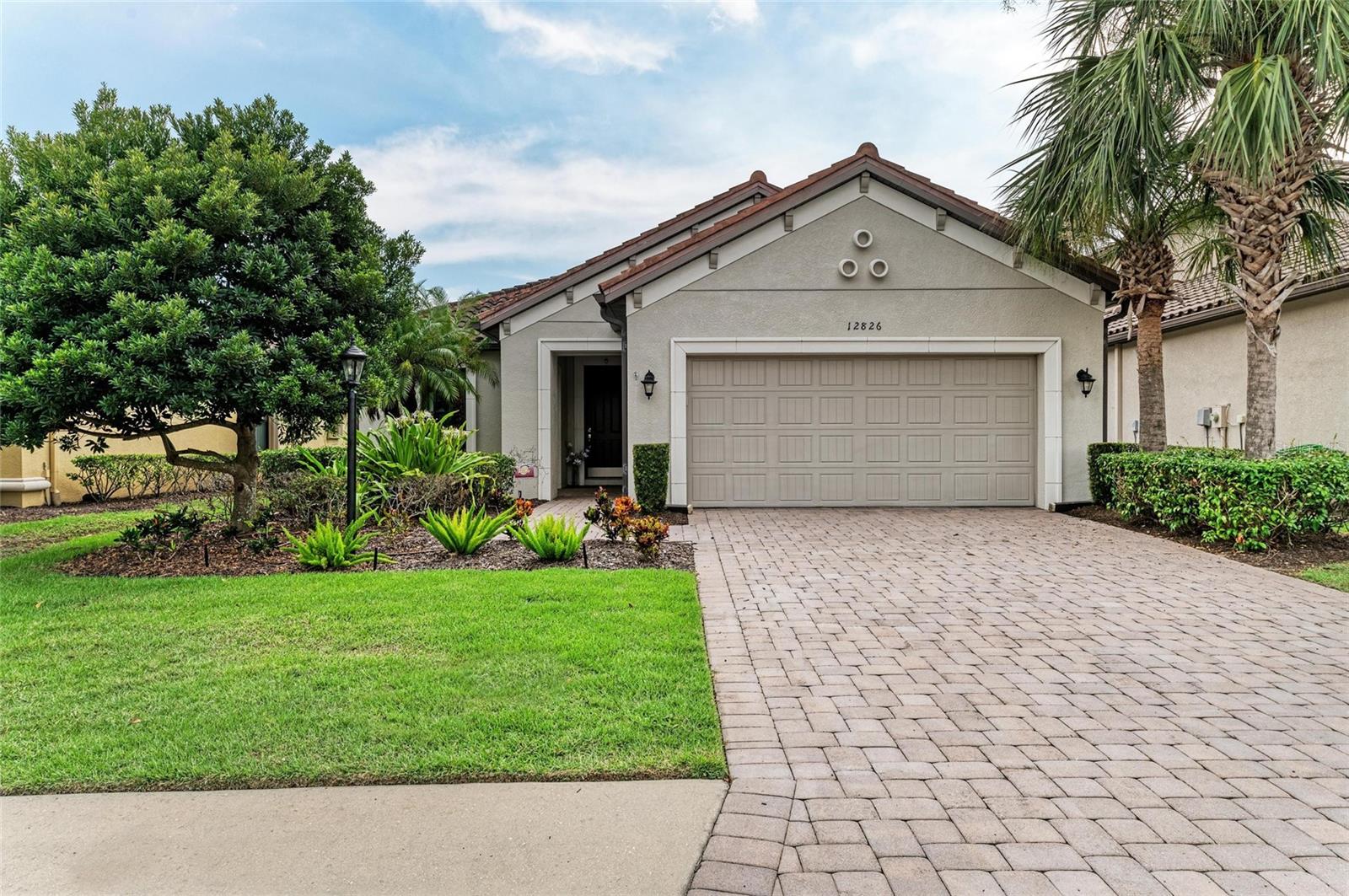 Single Family Residence in LAKEWOOD RANCH, FL - Daniel Dourado