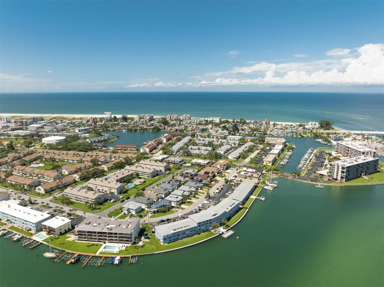 Condominium em TREASURE ISLAND, FL - Daniel Dourado