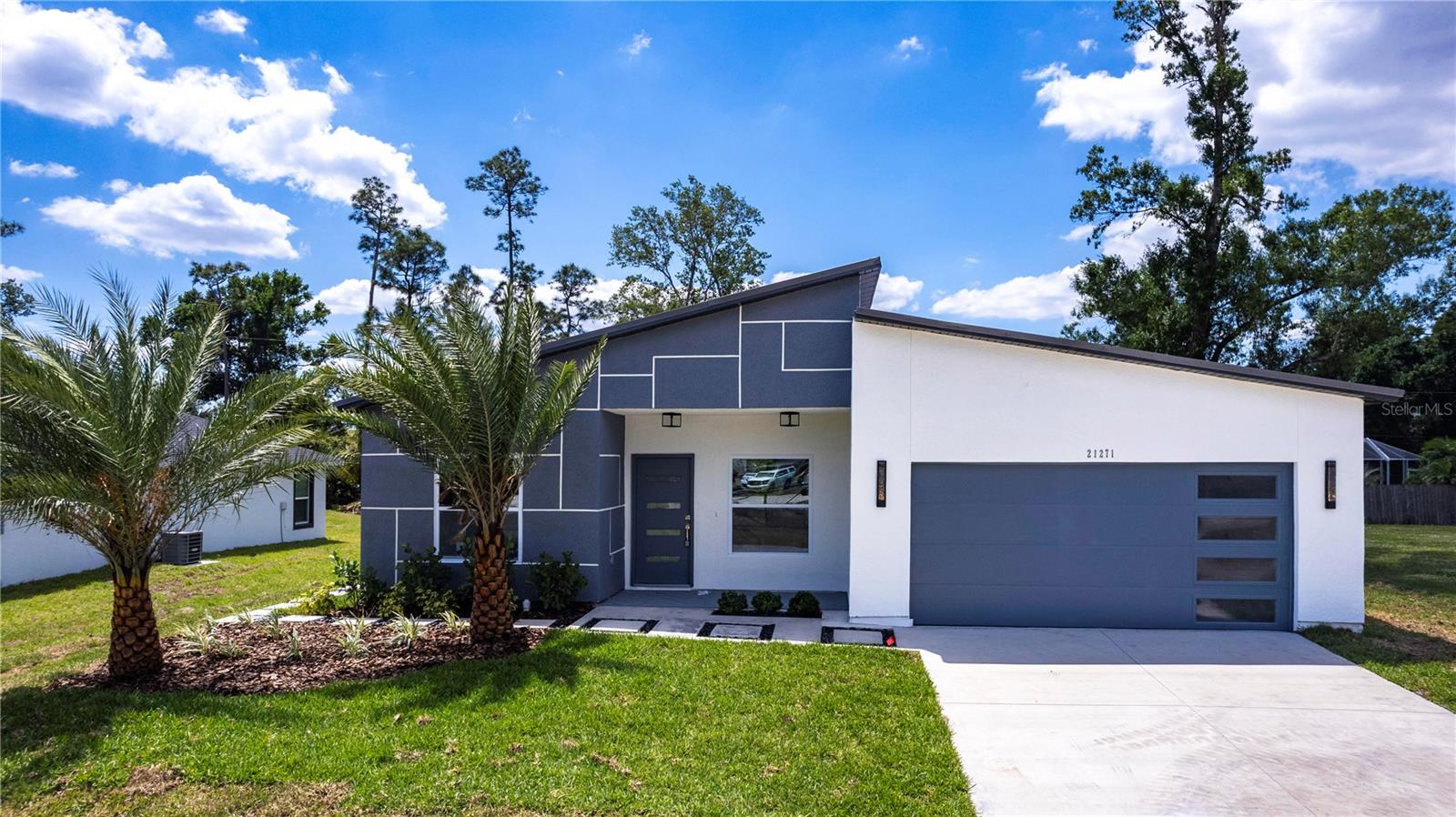 Single Family Residence in PORT CHARLOTTE, FL - Daniel Dourado