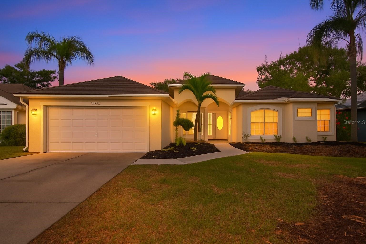Single Family Residence in LAKEWOOD RANCH, FL - Daniel Dourado