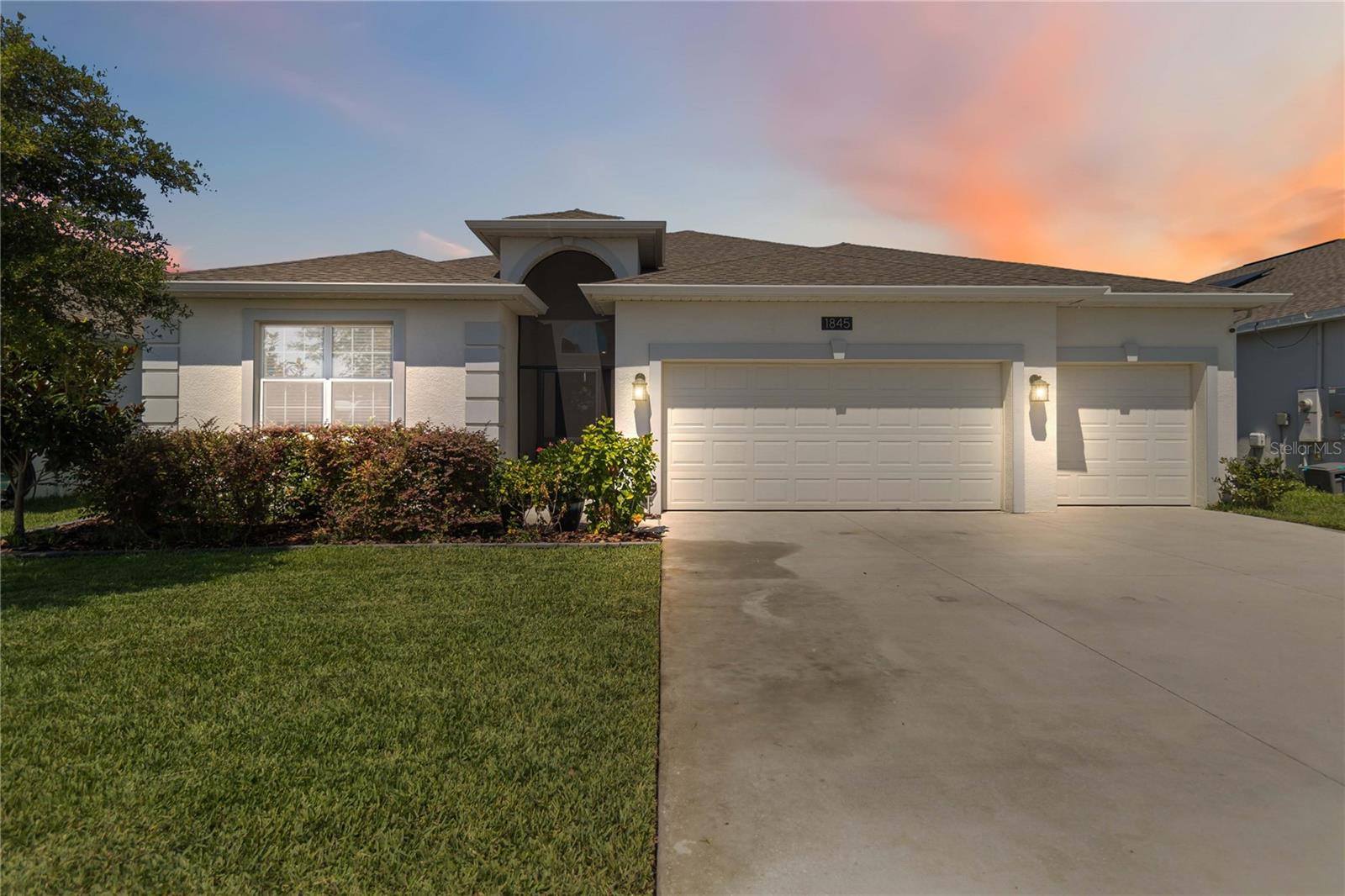 Single Family Residence in GROVELAND, FL - Daniel Dourado