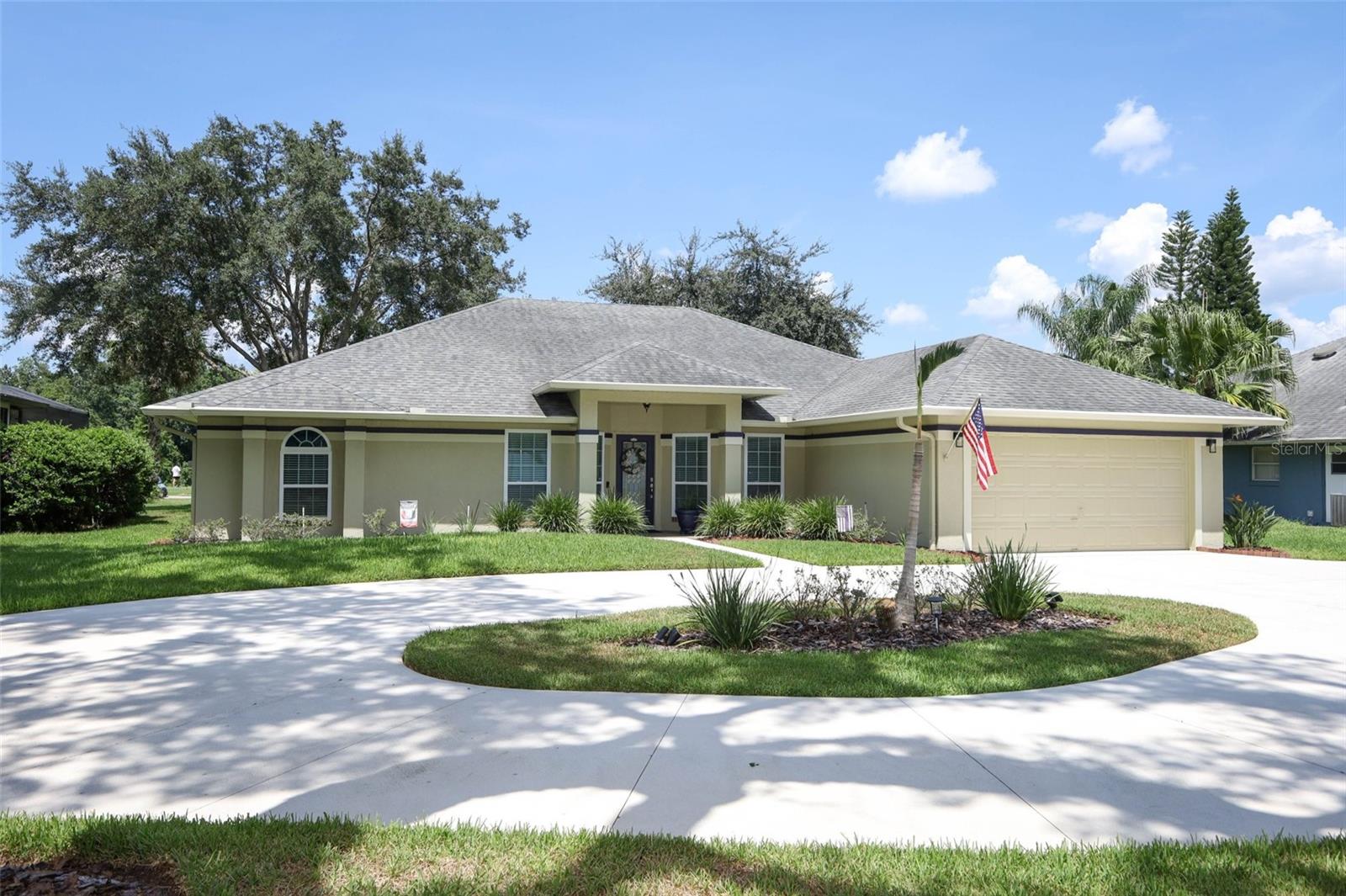 Single Family Residence em OVIEDO, FL - Daniel Dourado