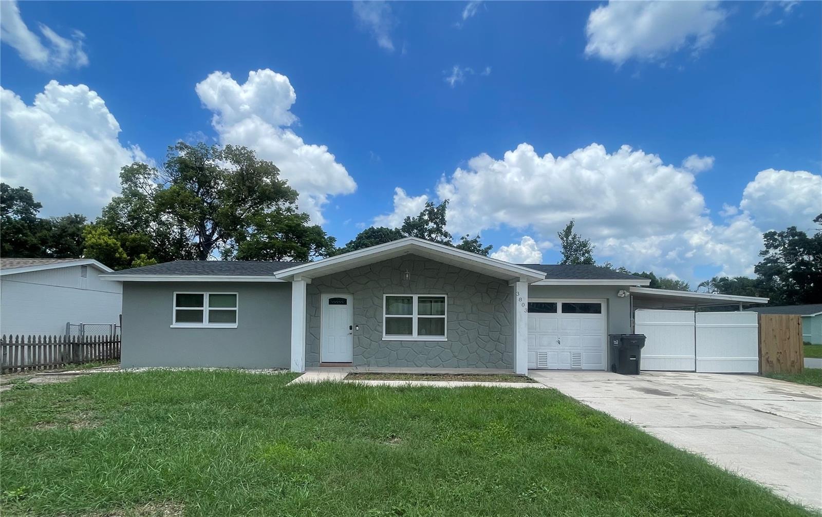 Single Family Residence em ST PETERSBURG, FL - Daniel Dourado