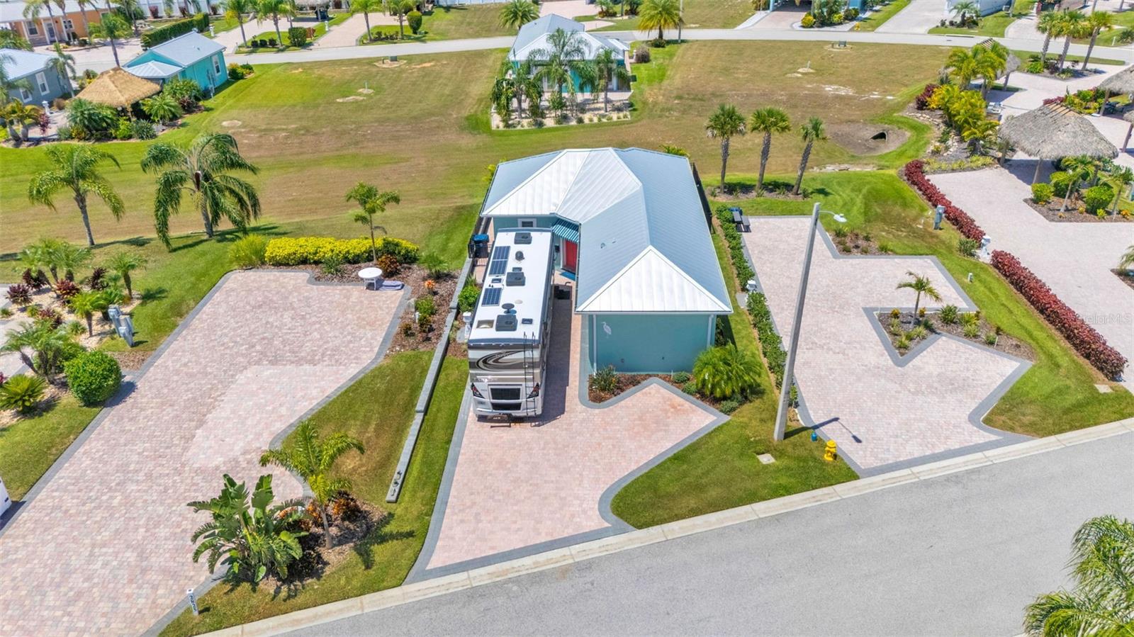 Single Family Residence em POLK CITY, FL - Daniel Dourado