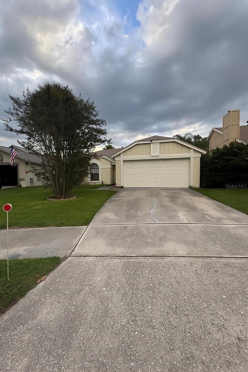 Single Family Residence em OVIEDO, FL - Daniel Dourado