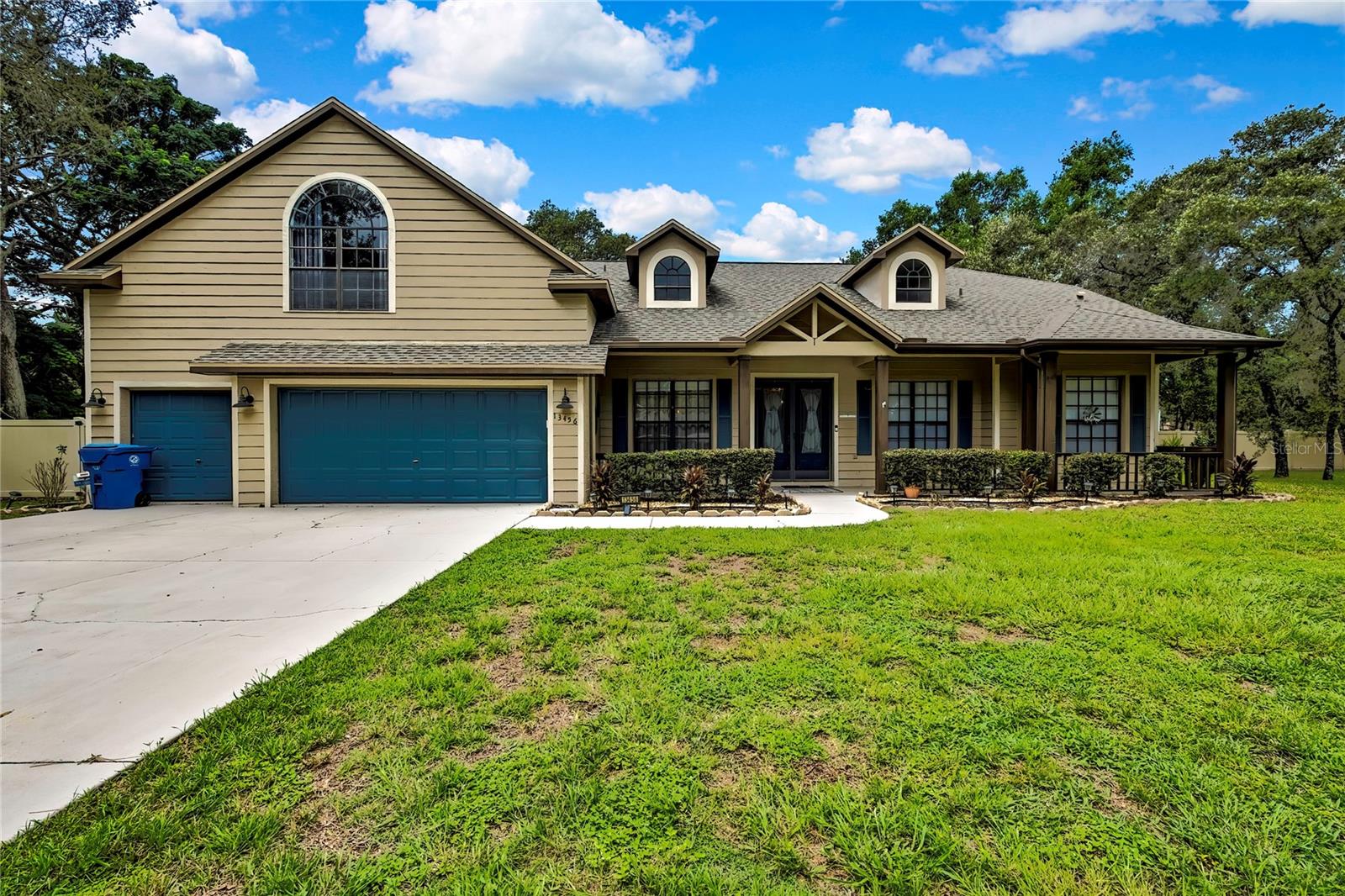 Single Family Residence em SPRING HILL, FL - Daniel Dourado