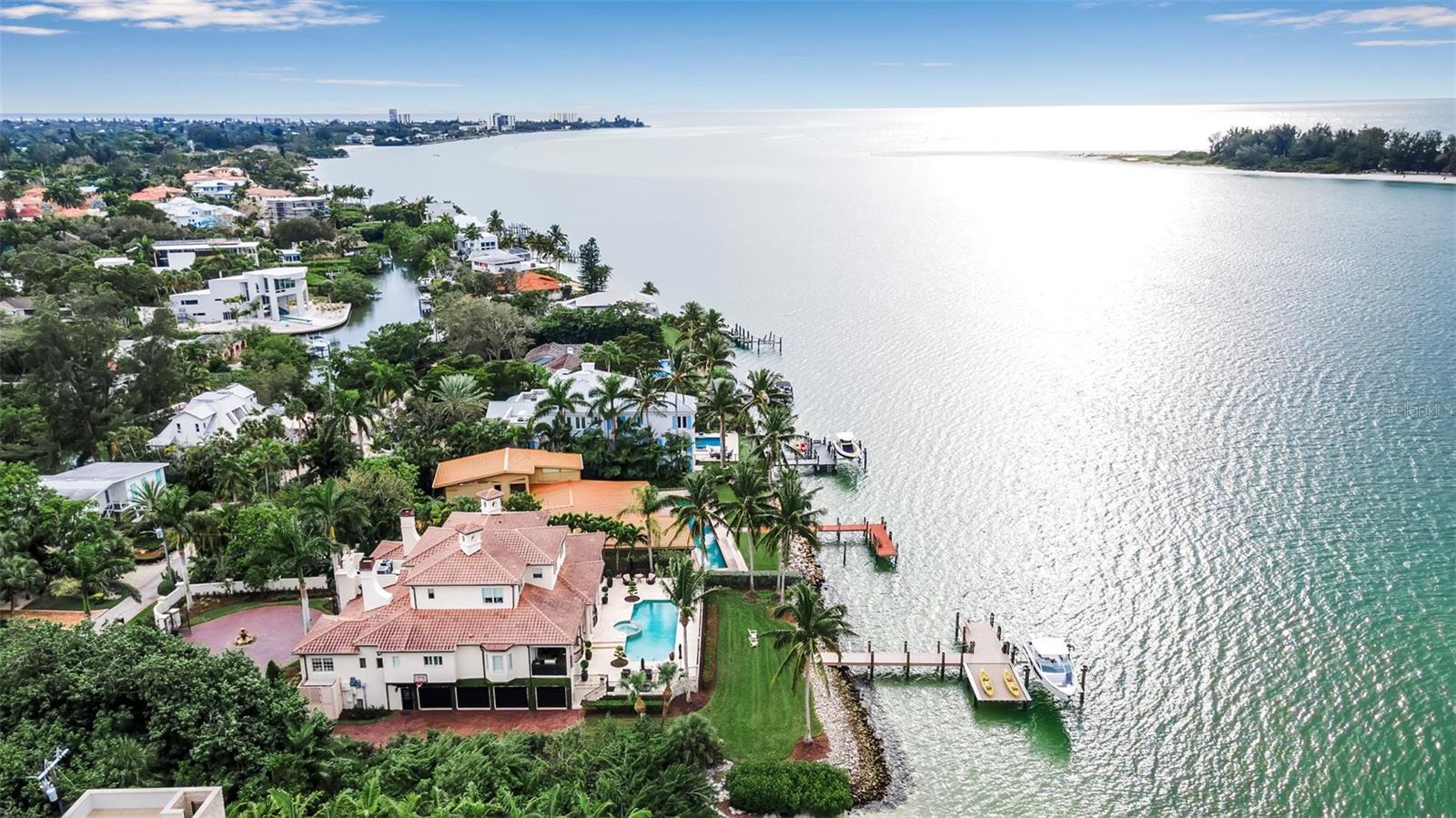 Single Family Residence in SARASOTA, FL - Daniel Dourado