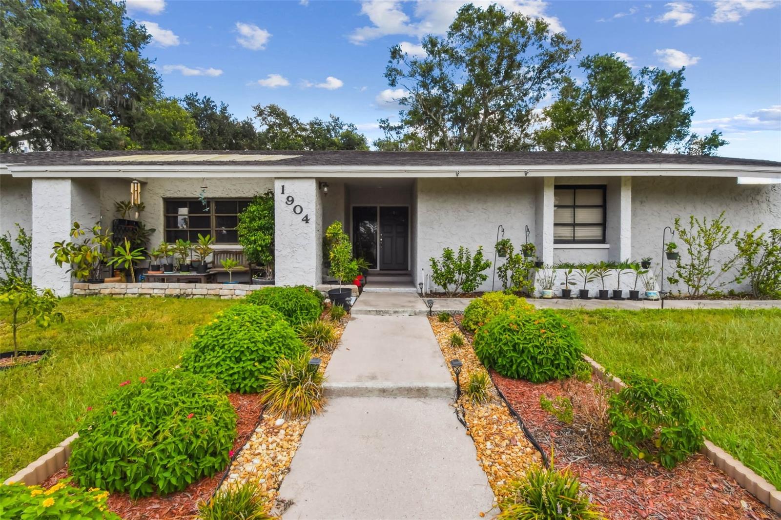 Single Family Residence in PLANT CITY, FL - Daniel Dourado