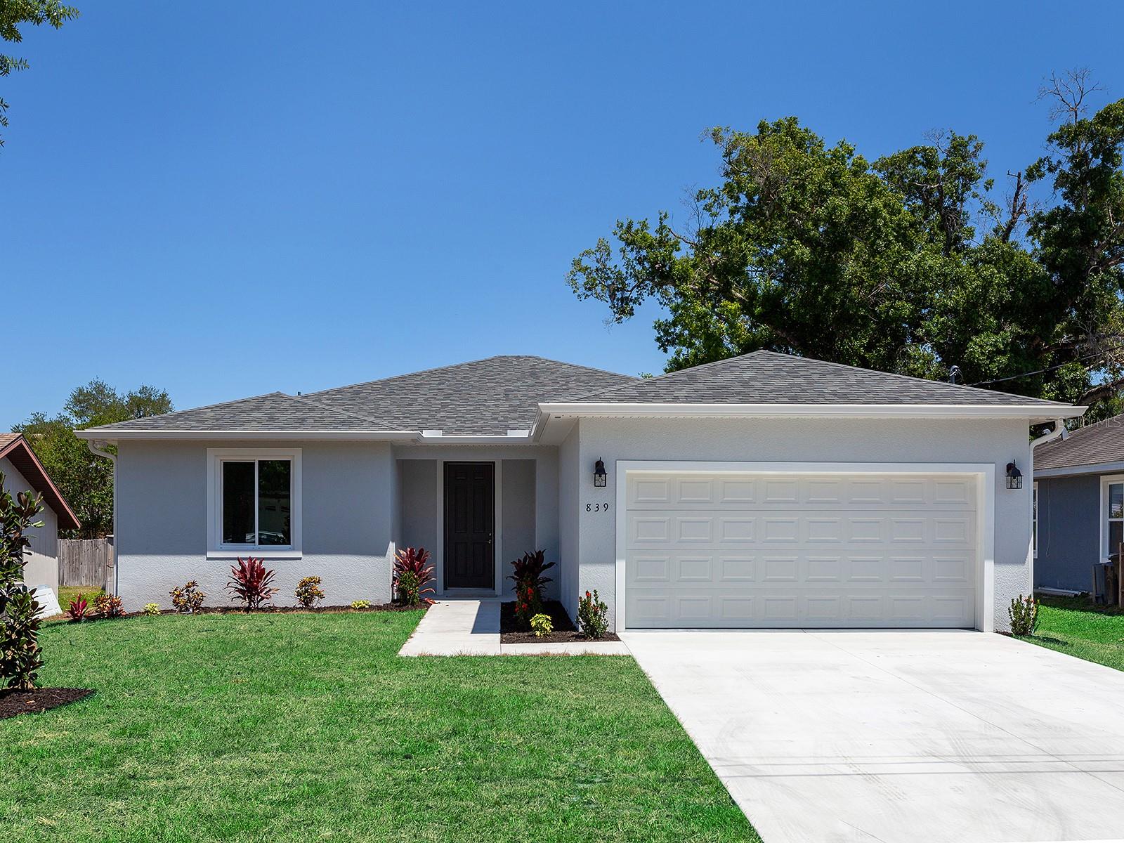 Single Family Residence in SARASOTA, FL - Daniel Dourado
