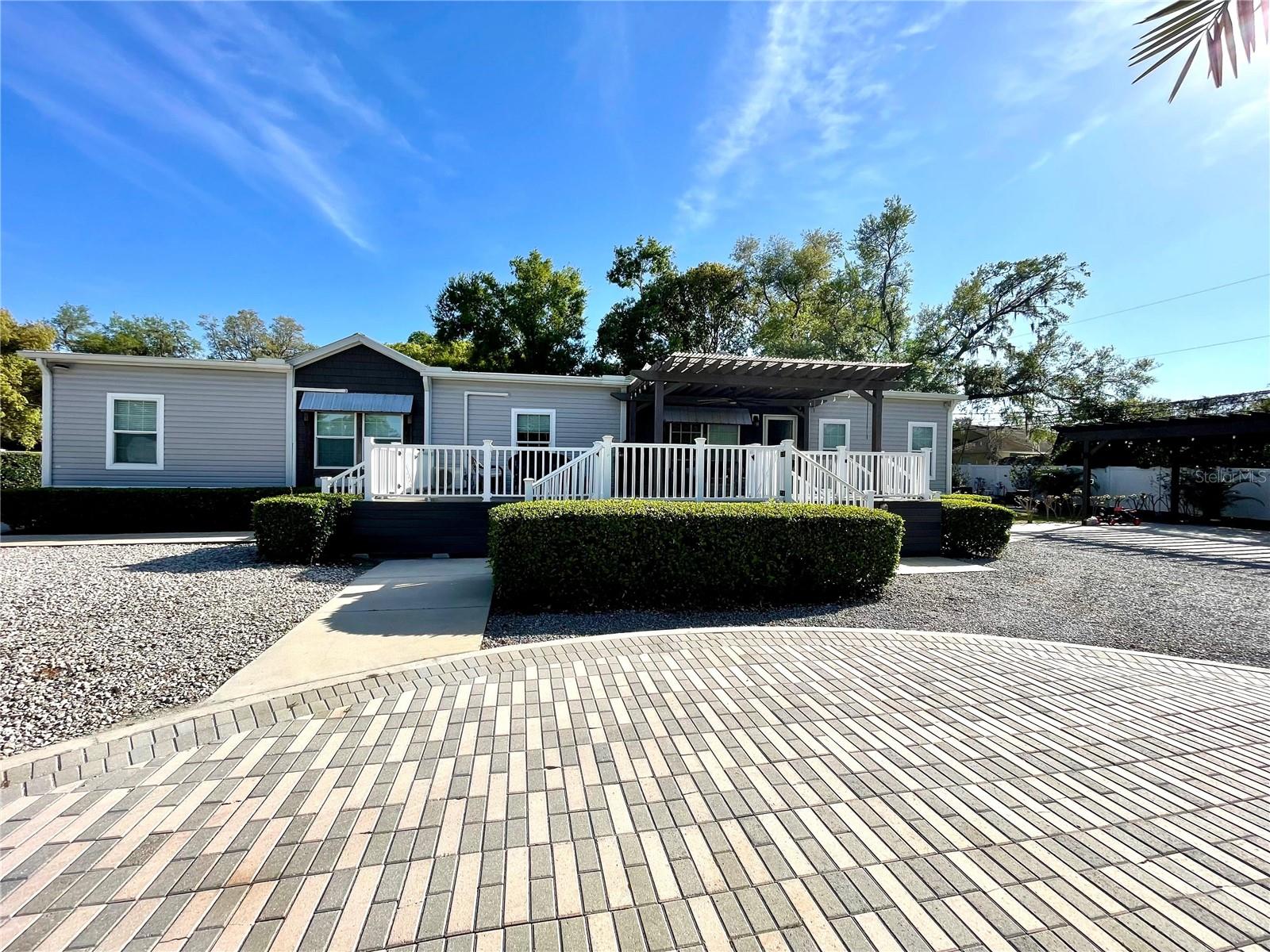 Manufactured Home in LAKELAND, FL - Daniel Dourado