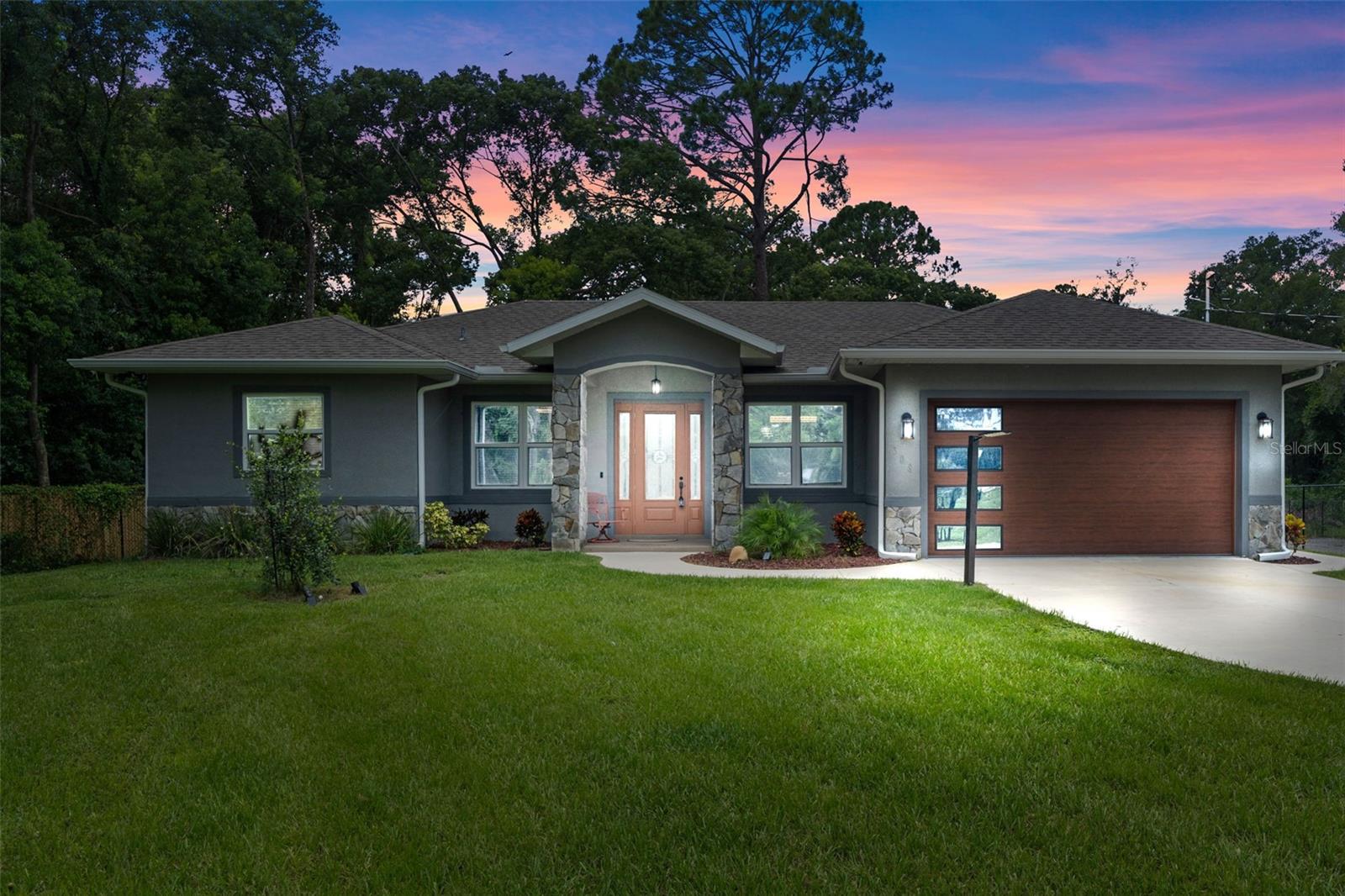 Single Family Residence em LAKE HELEN, FL - Daniel Dourado