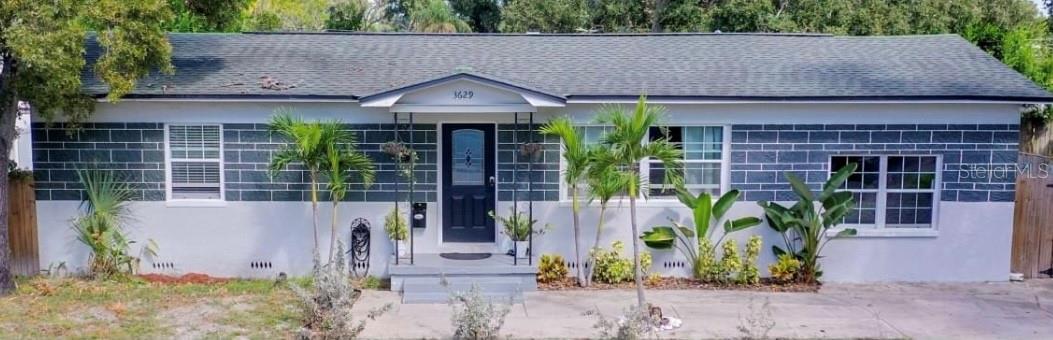 Single Family Residence em ST PETERSBURG, FL - Daniel Dourado