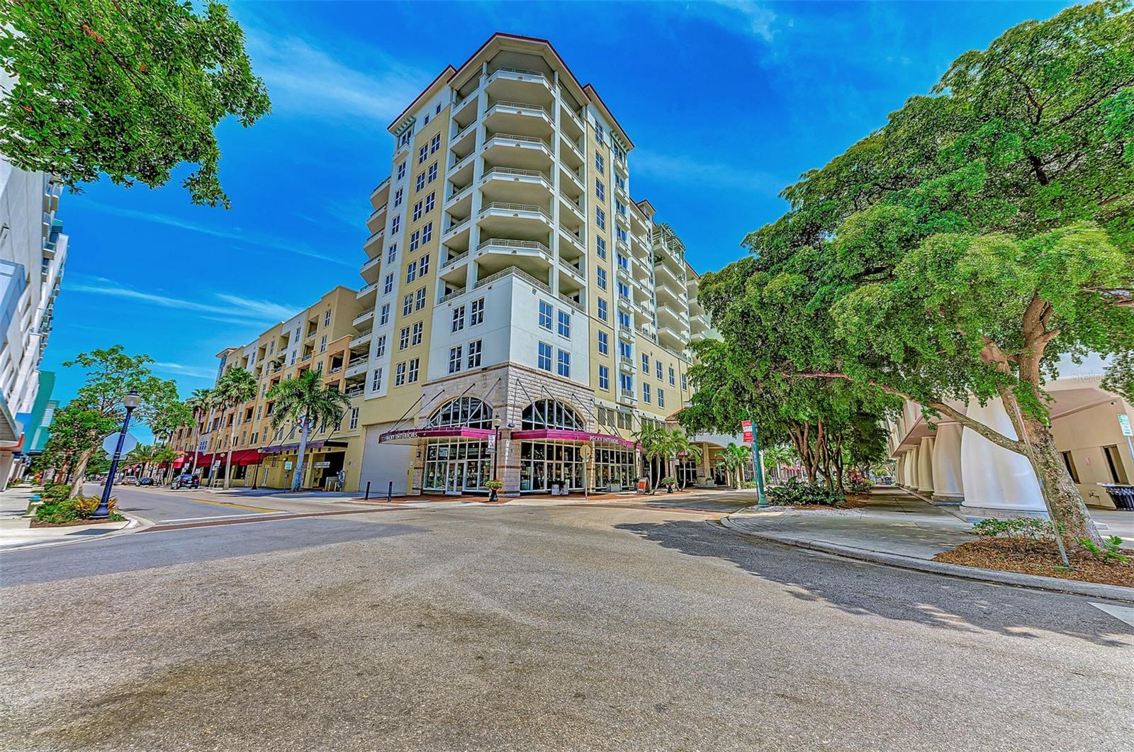 Condominium in SARASOTA, FL - Daniel Dourado