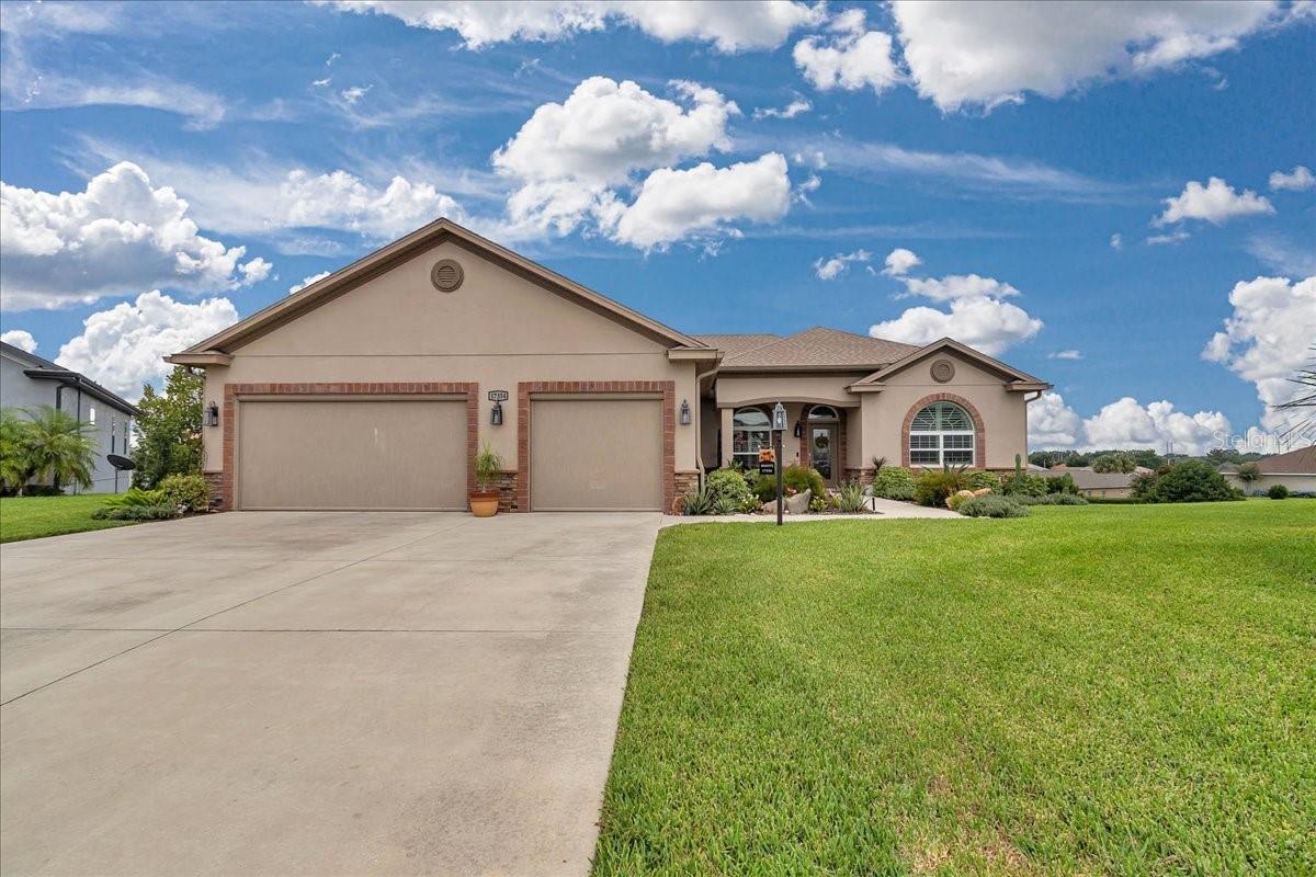 Single Family Residence in SUMMERFIELD, FL - Daniel Dourado