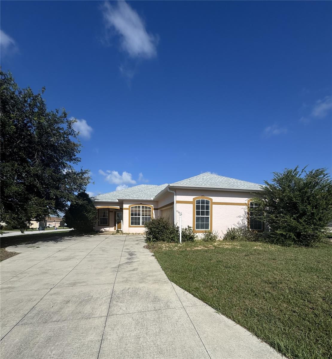 Single Family Residence in SUMMERFIELD, FL - Daniel Dourado
