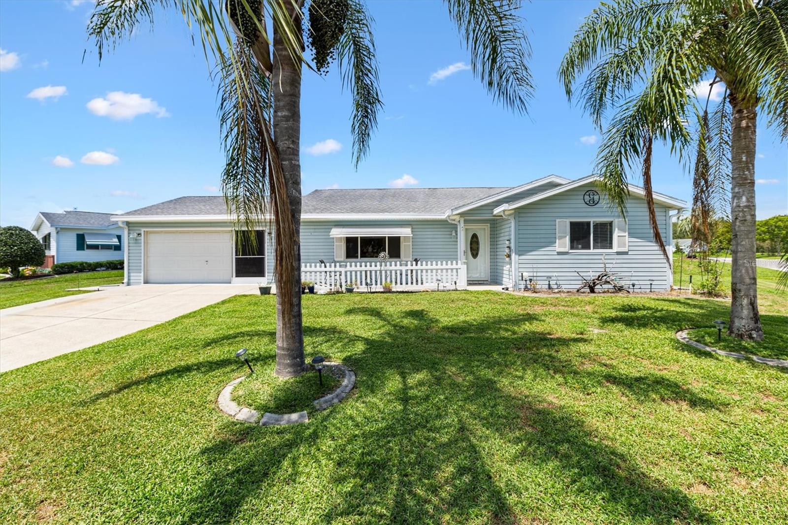 Single Family Residence in SUMMERFIELD, FL - Daniel Dourado