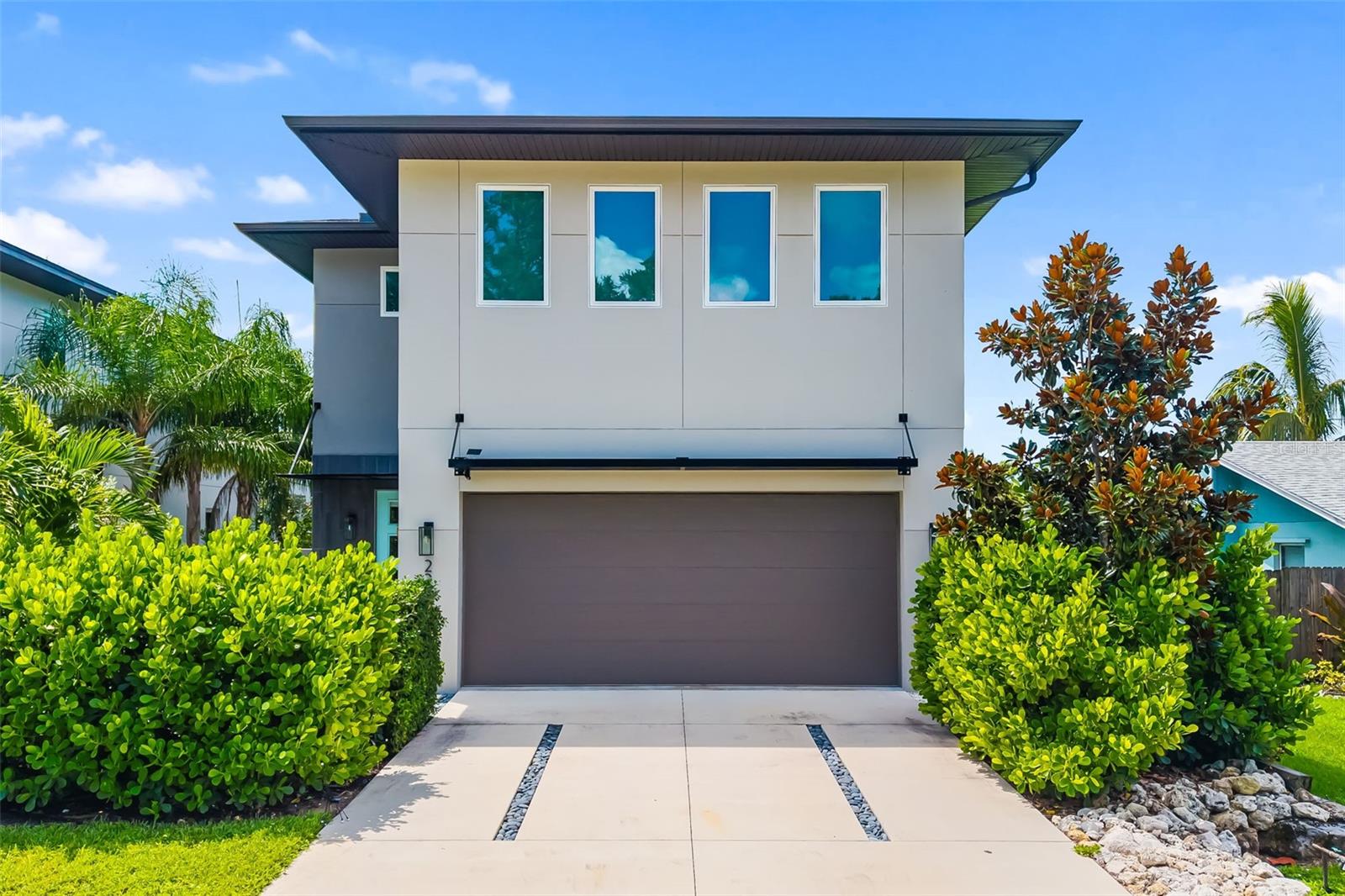 Single Family Residence in SARASOTA, FL - Daniel Dourado