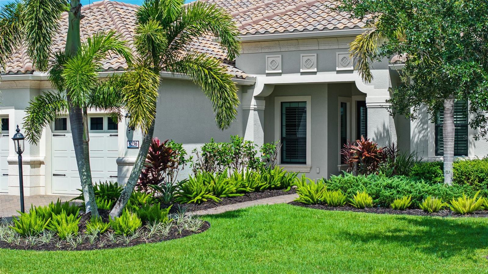 Single Family Residence in SARASOTA, FL - Daniel Dourado