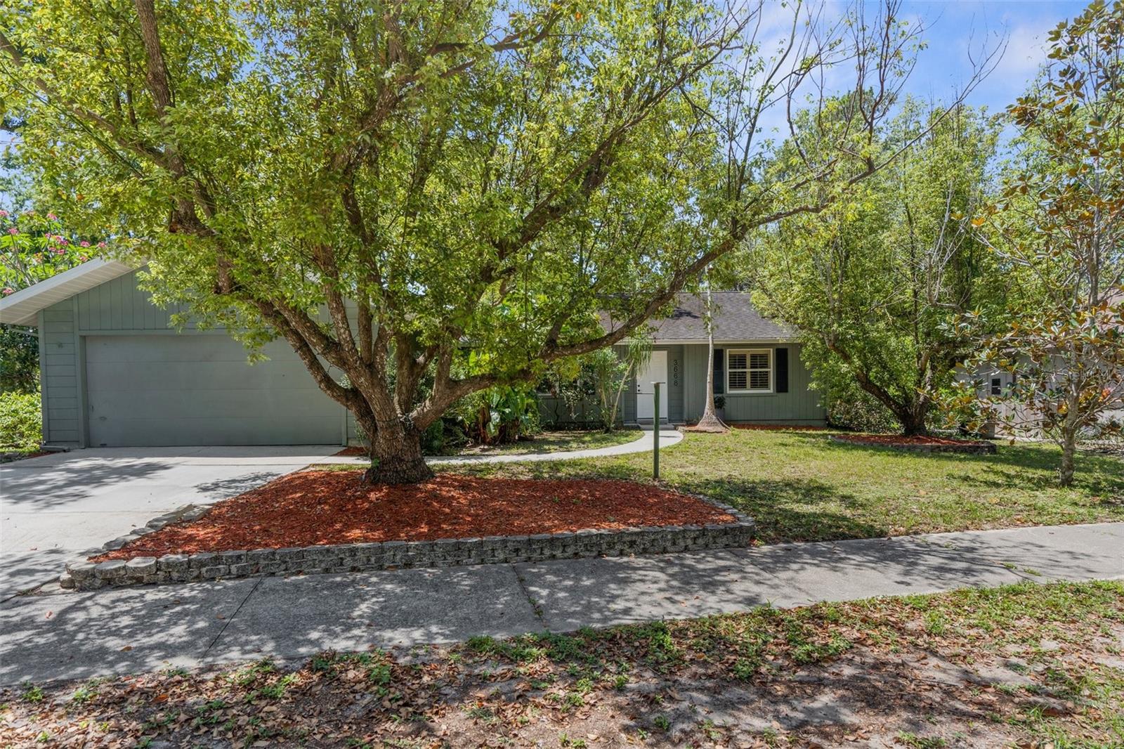 Single Family Residence in SARASOTA, FL - Daniel Dourado