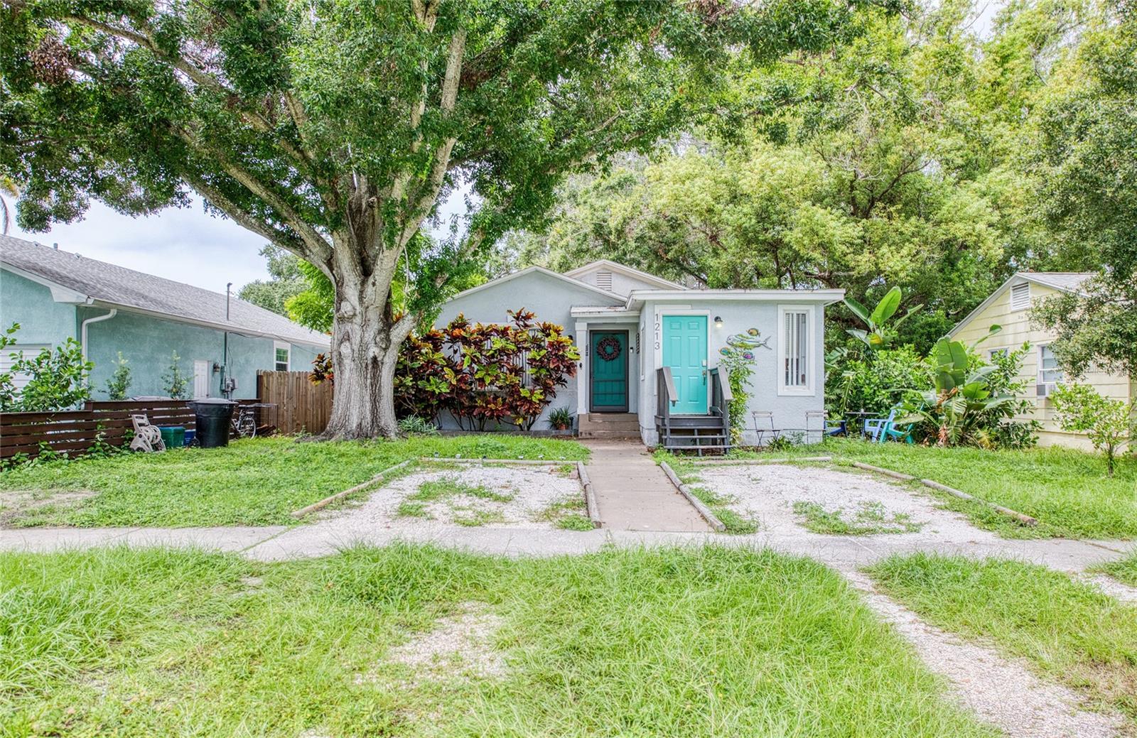 Single Family Residence in GULFPORT, FL - Daniel Dourado