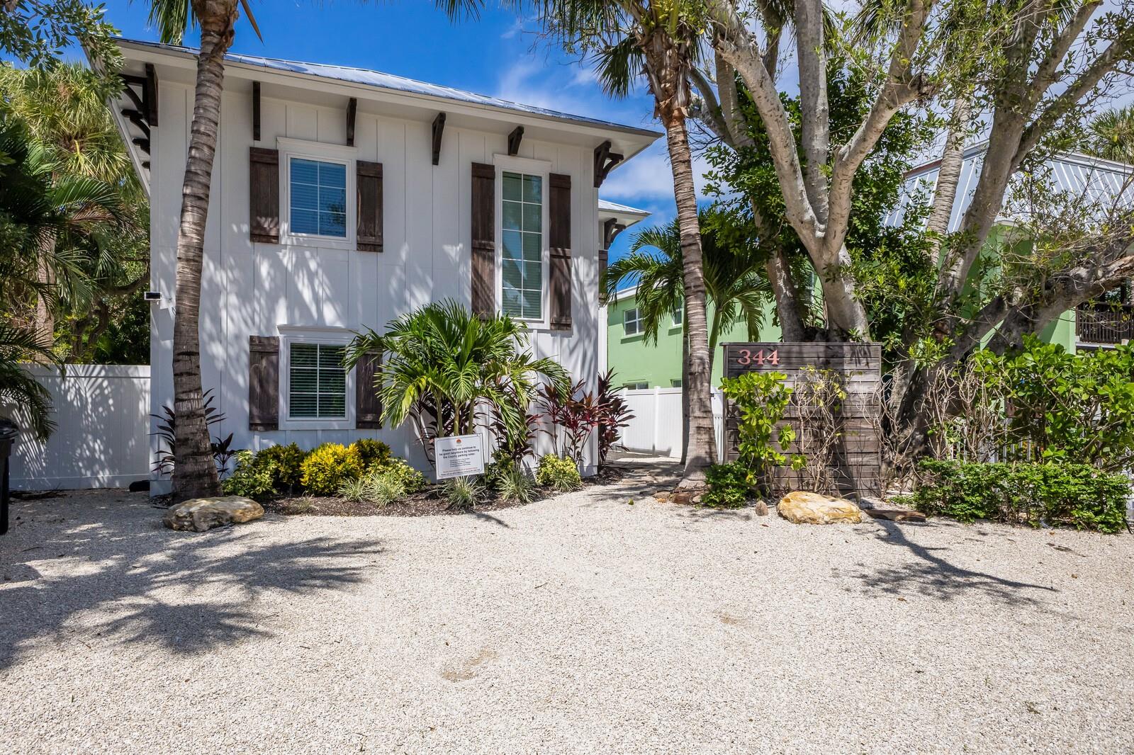 Single Family Residence in SARASOTA, FL - Daniel Dourado