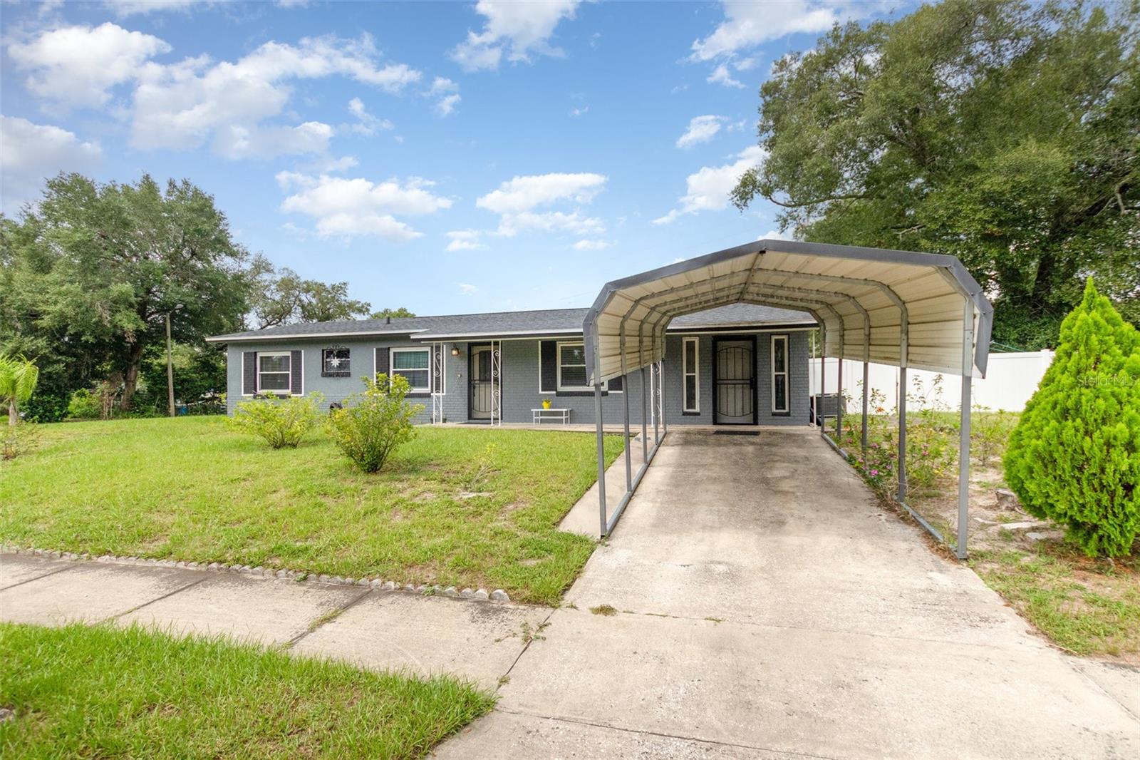 Single Family Residence in ALTAMONTE SPRINGS, FL - Daniel Dourado