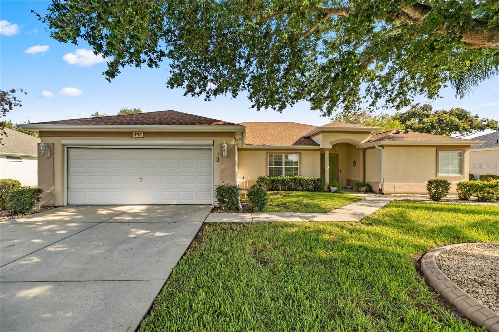 Single Family Residence in SUMMERFIELD, FL - Daniel Dourado