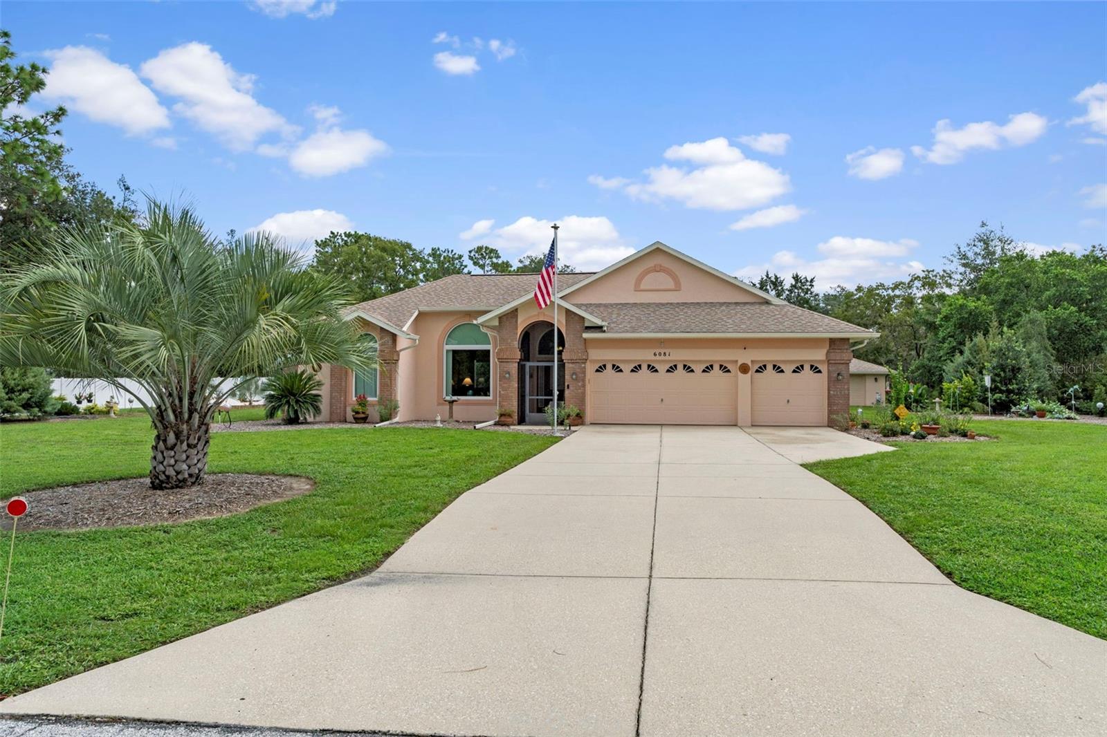 Single Family Residence in BEVERLY HILLS, FL - Daniel Dourado