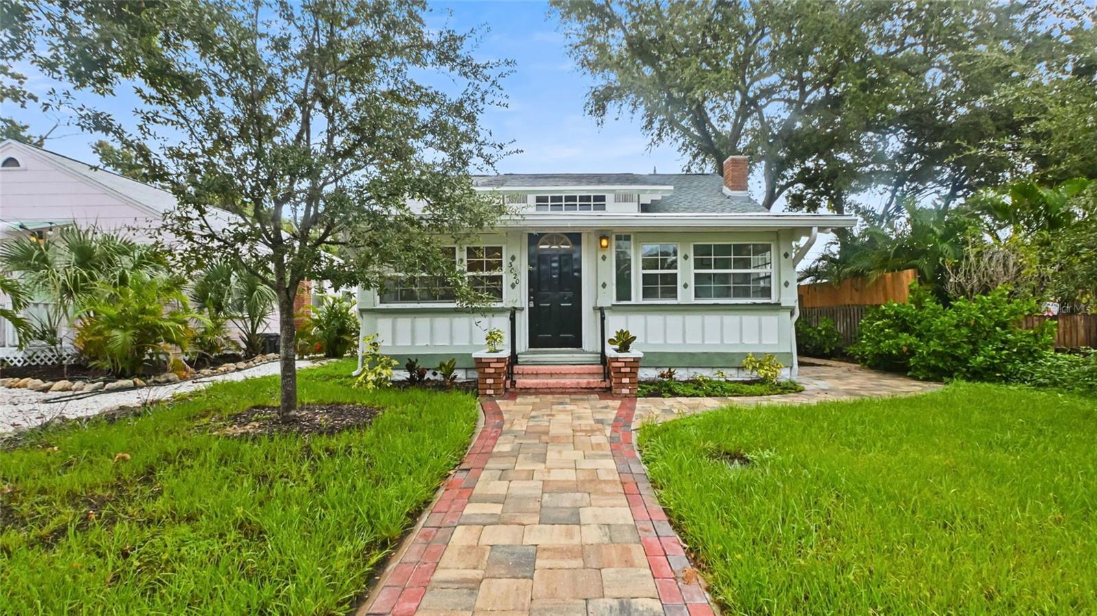 Single Family Residence in GULFPORT, FL - Daniel Dourado