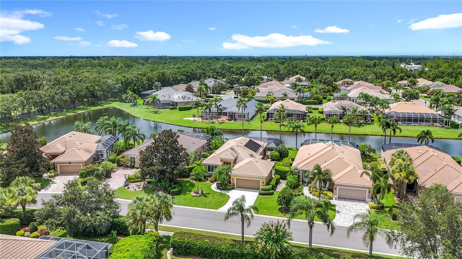 Single Family Residence in LAKEWOOD RANCH, FL - Daniel Dourado