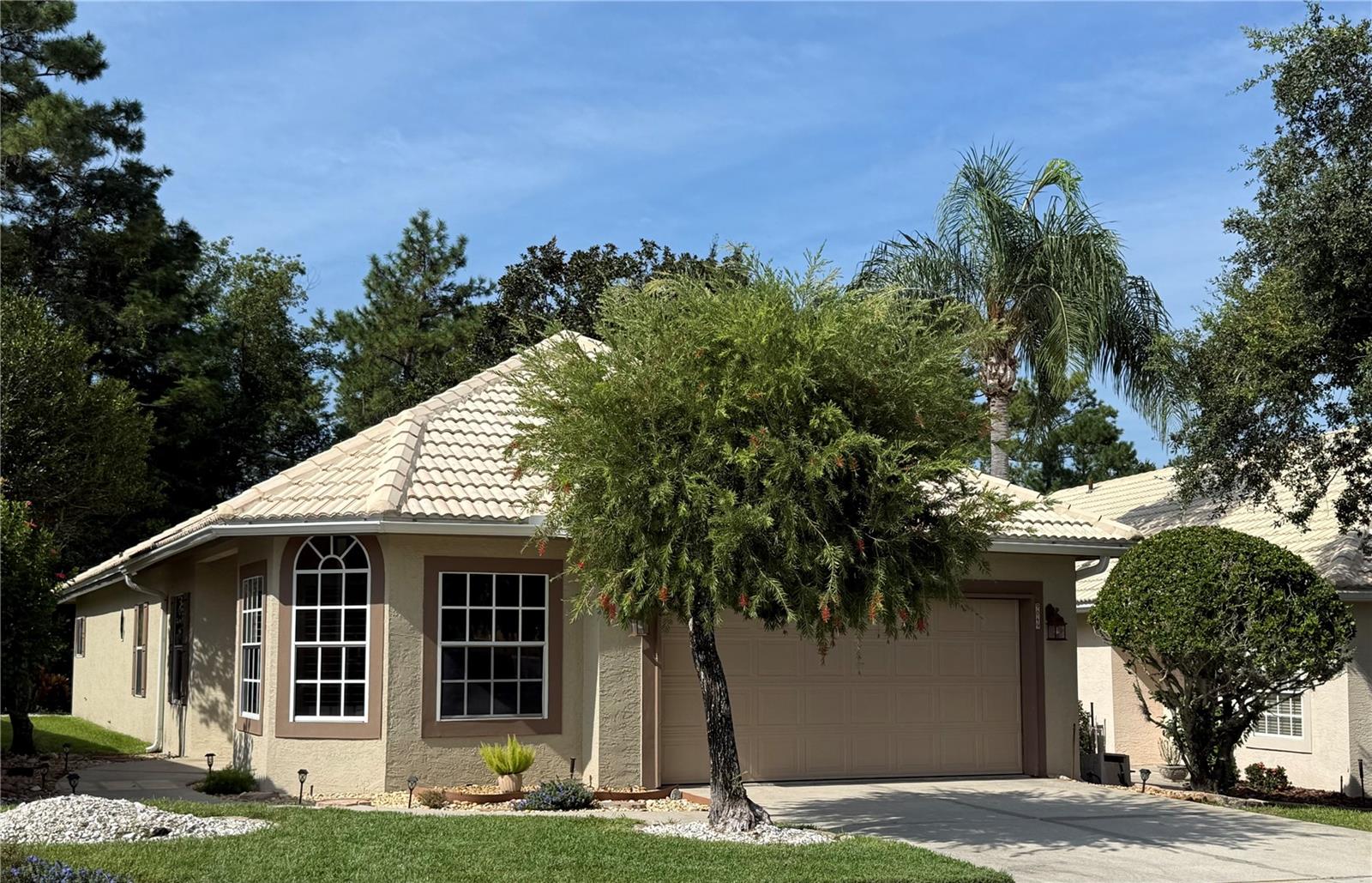 Single Family Residence em MOUNT DORA, FL - Daniel Dourado