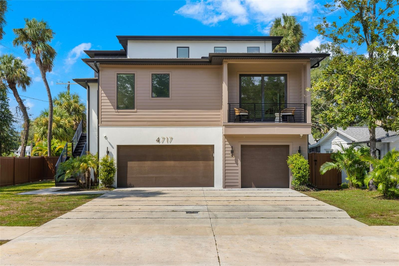 Single Family Residence in TAMPA, FL - Daniel Dourado