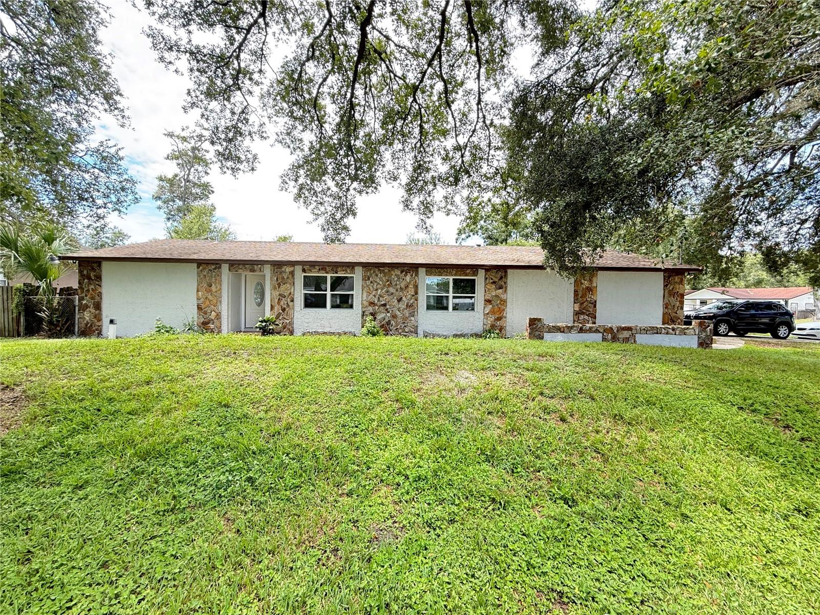 Single Family Residence in TAMPA, FL - Daniel Dourado