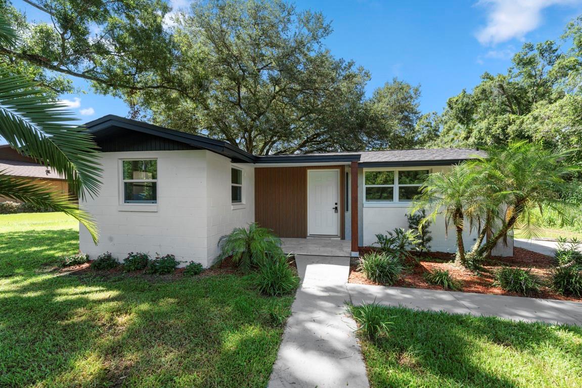 Single Family Residence in SANFORD, FL - Daniel Dourado