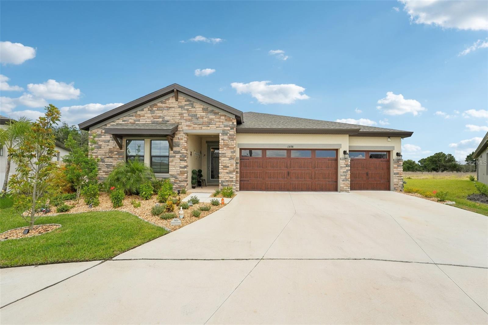 Single Family Residence in LITHIA, FL - Daniel Dourado