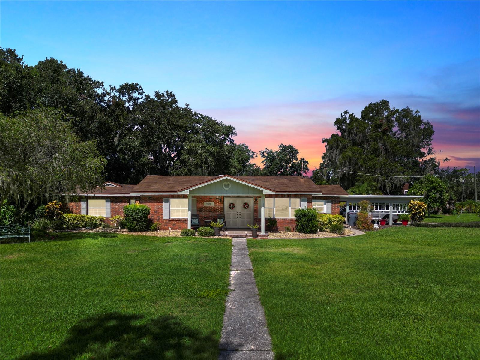 Single Family Residence in AUBURNDALE, FL - Daniel Dourado