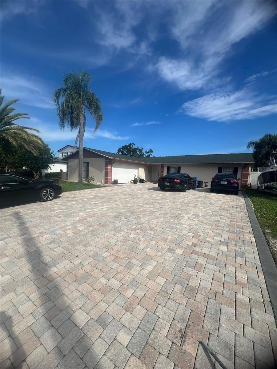 Single Family Residence in TAMPA, FL - Daniel Dourado