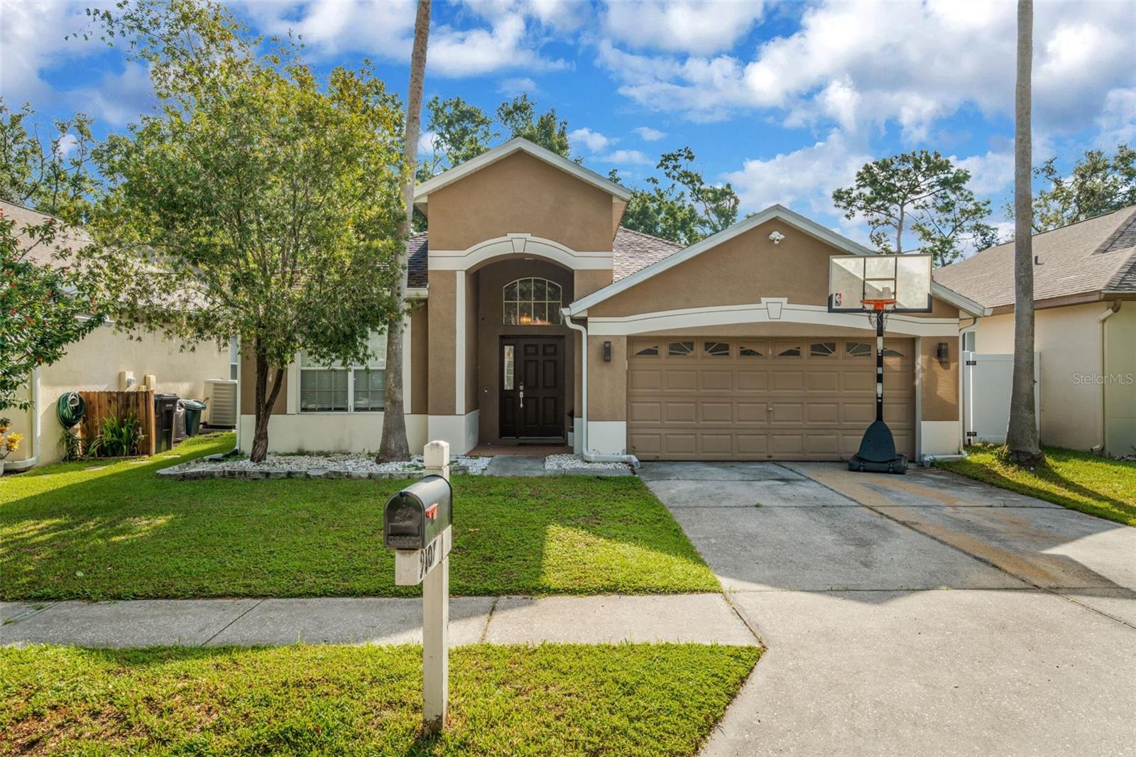 Single Family Residence in TAMPA, FL - Daniel Dourado