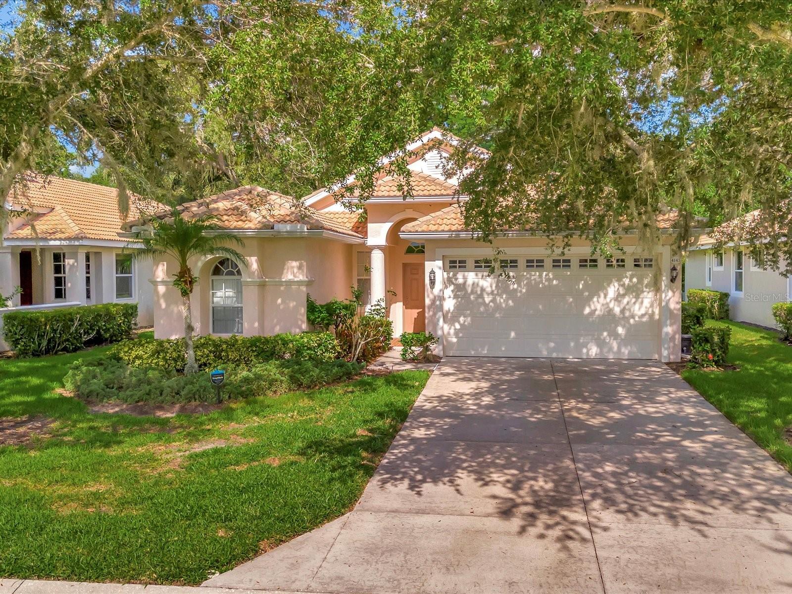 Single Family Residence in SARASOTA, FL - Daniel Dourado