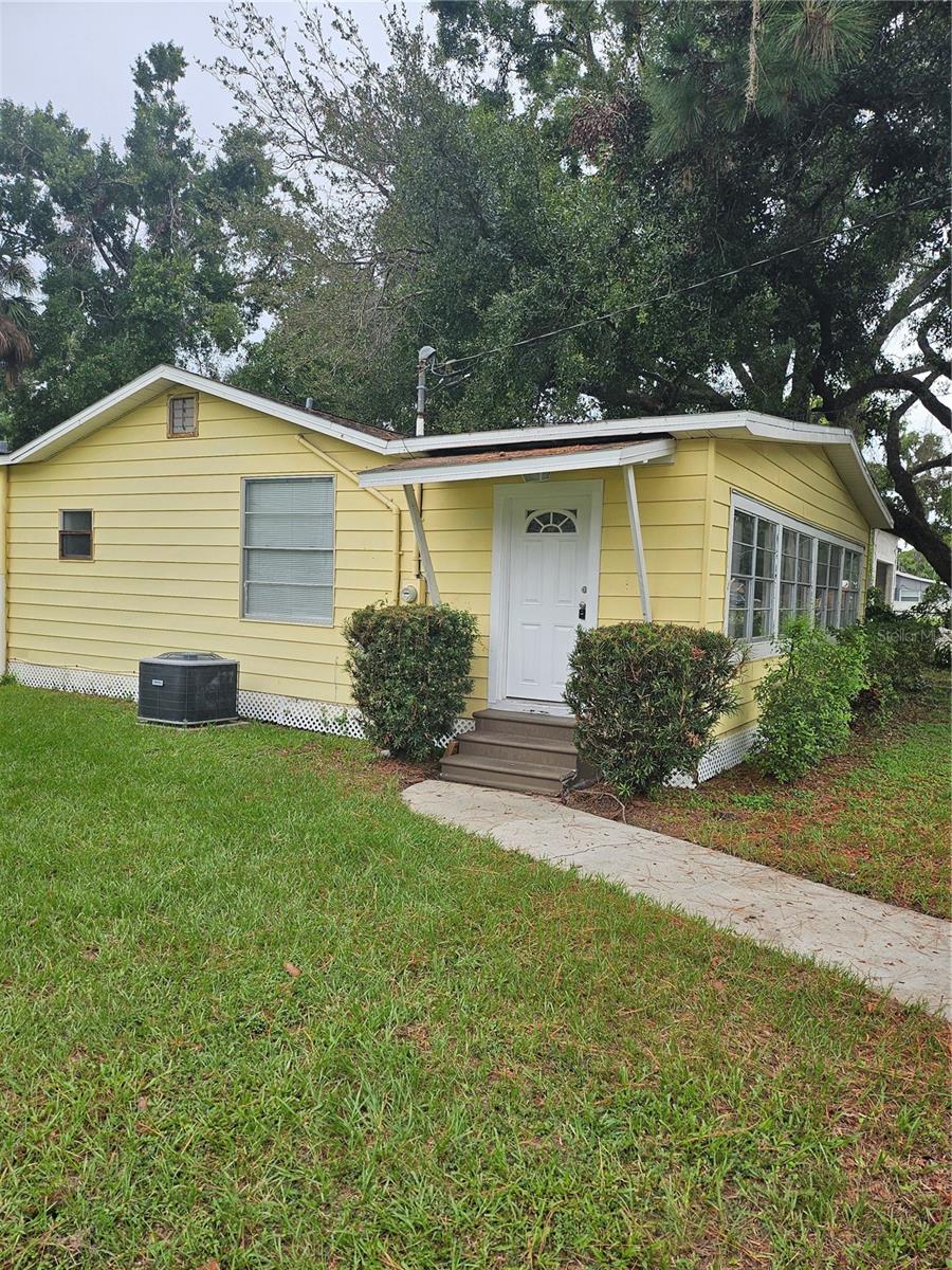Single Family Residence in TAMPA, FL - Daniel Dourado