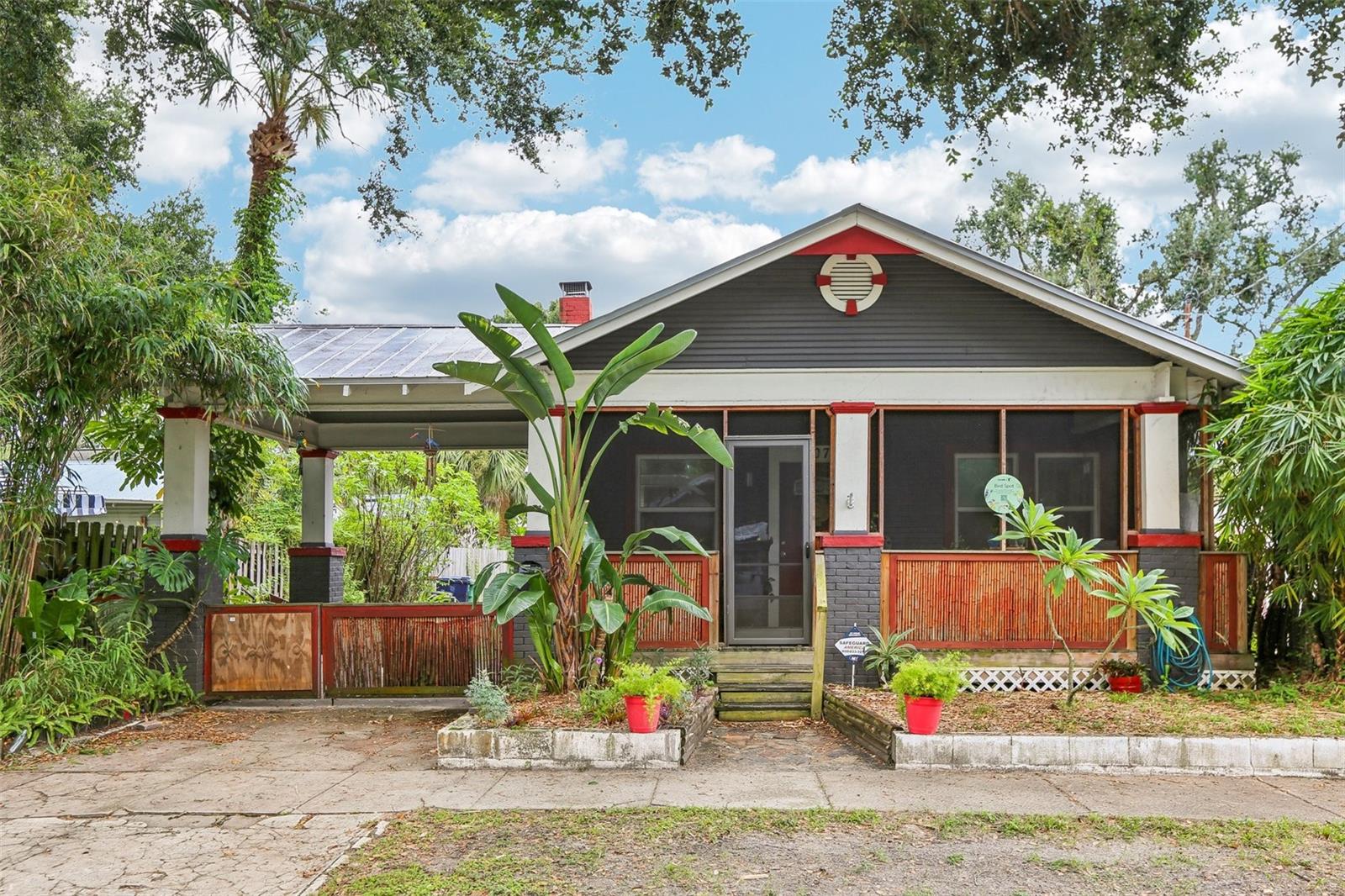 Single Family Residence in TAMPA, FL - Daniel Dourado