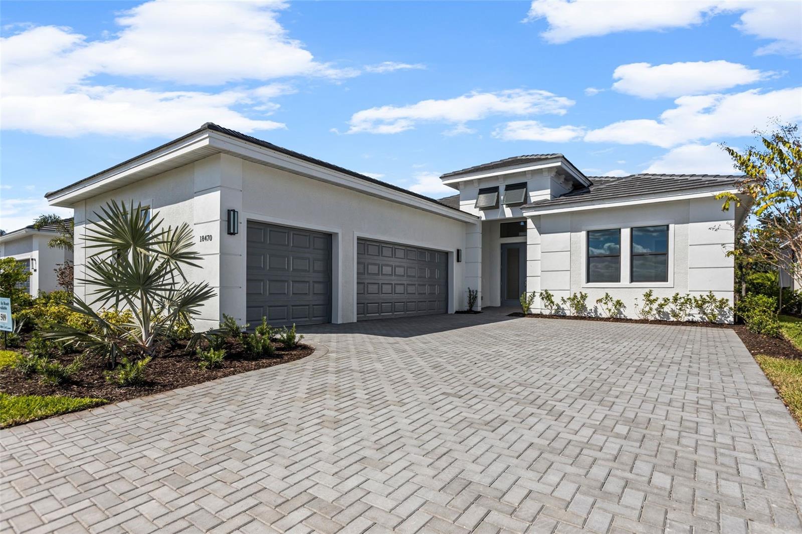 Single Family Residence in LAKEWOOD RANCH, FL - Daniel Dourado