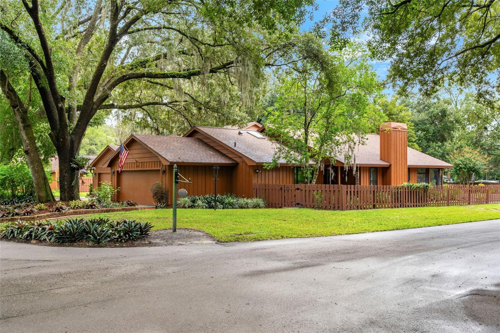 Single Family Residence em OVIEDO, FL - Daniel Dourado