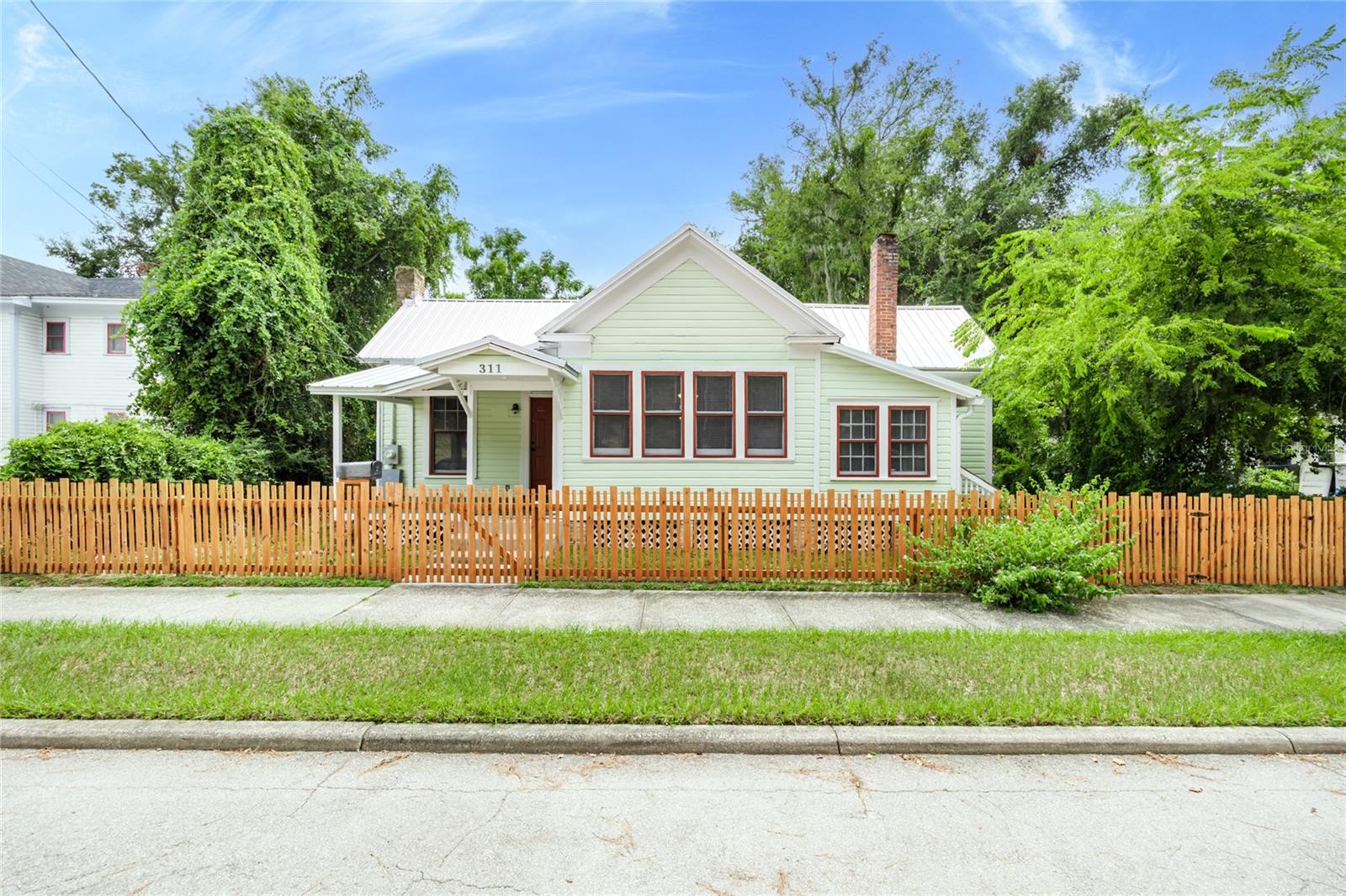 Single Family Residence in GAINESVILLE, FL - Daniel Dourado