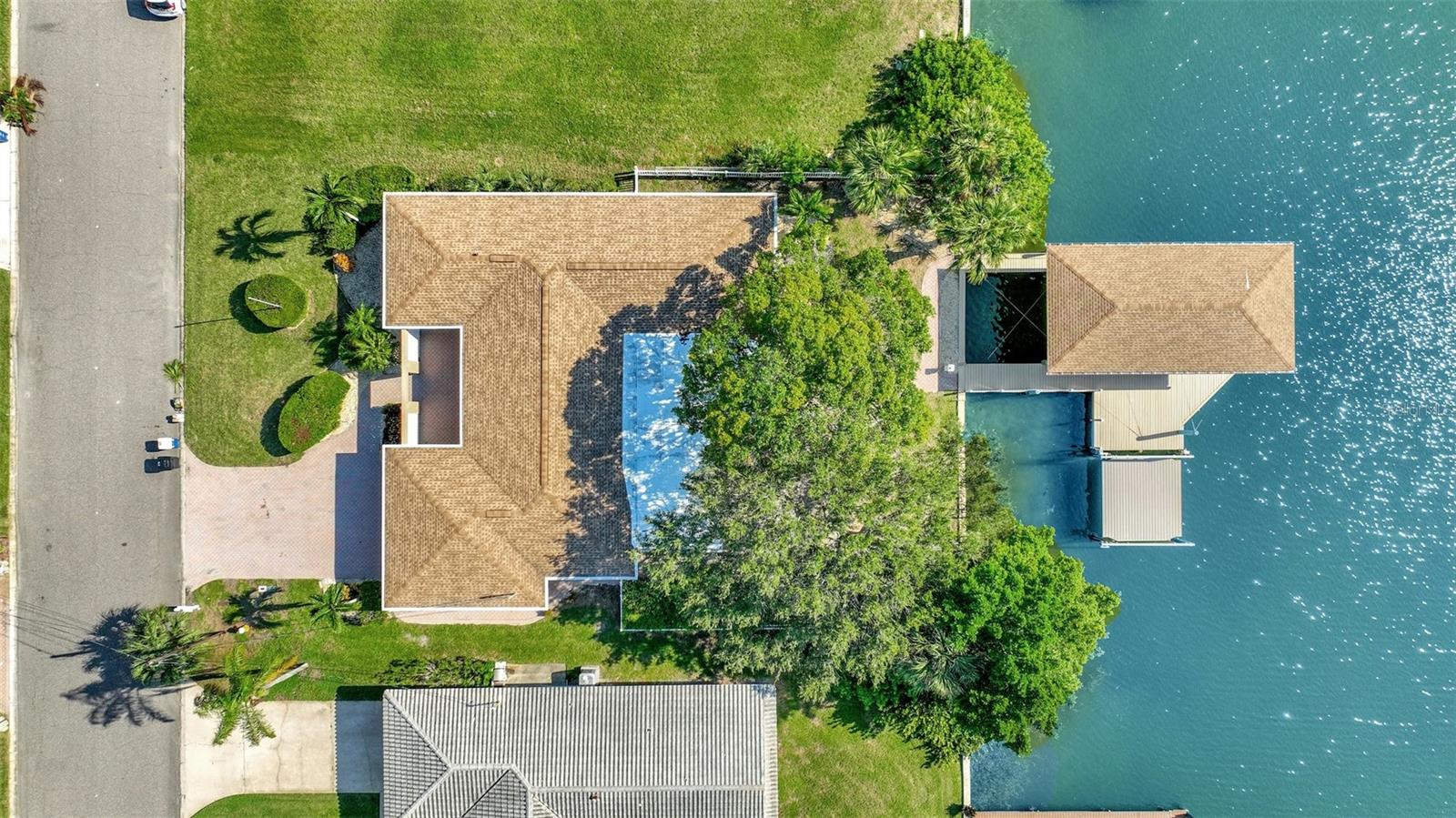 Single Family Residence in CLEARWATER BEACH, FL - Daniel Dourado